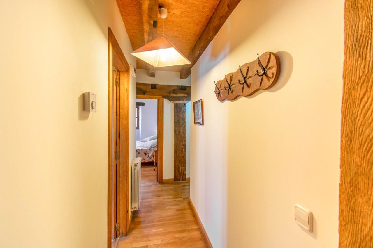 Casa Monaut, Acogedores Apartamentos A Los Pies De La Selva De Irati Saragueta エクステリア 写真