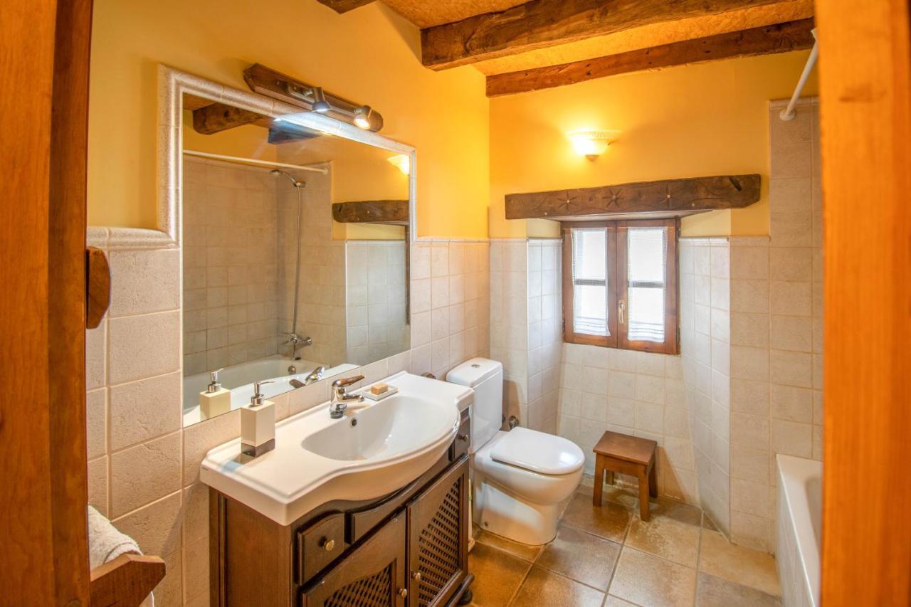 Casa Monaut, Acogedores Apartamentos A Los Pies De La Selva De Irati Saragueta エクステリア 写真