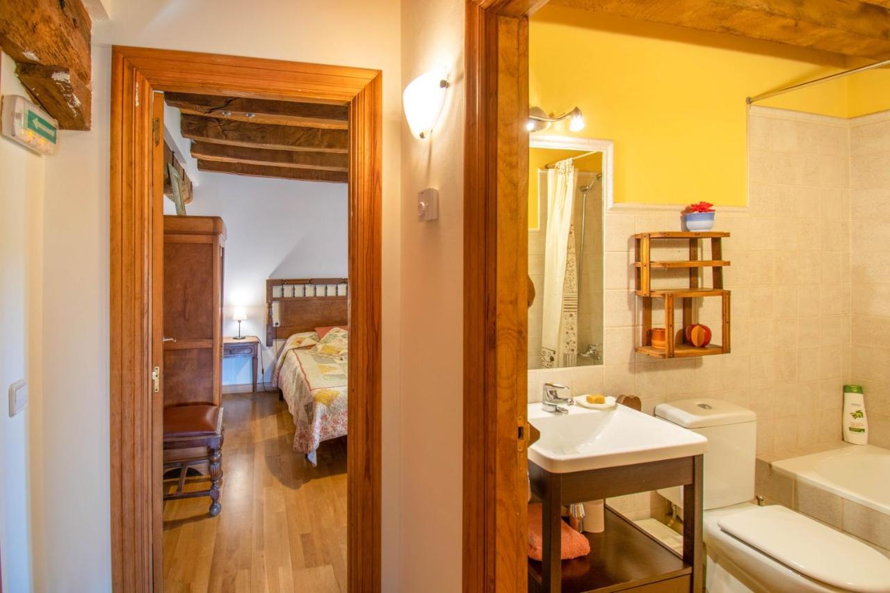 Casa Monaut, Acogedores Apartamentos A Los Pies De La Selva De Irati Saragueta エクステリア 写真