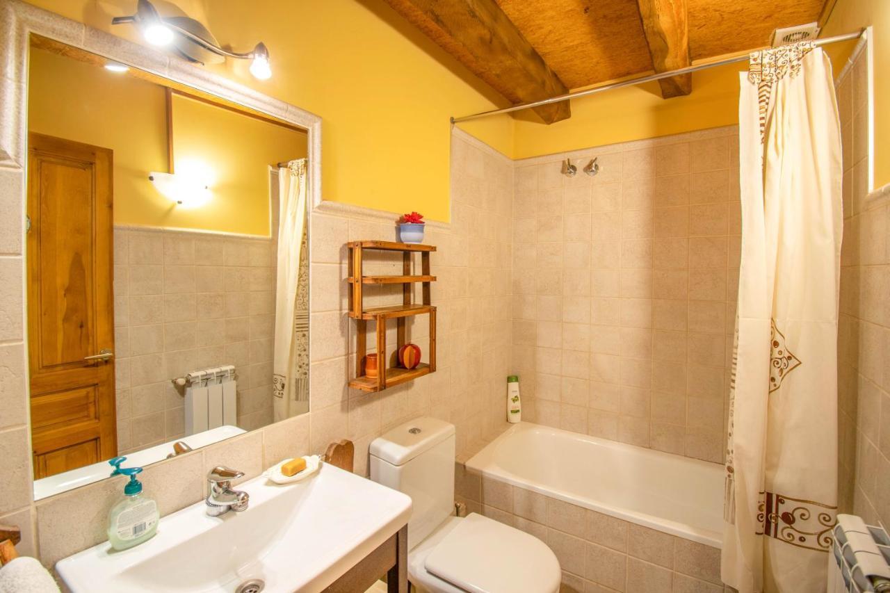Casa Monaut, Acogedores Apartamentos A Los Pies De La Selva De Irati Saragueta エクステリア 写真