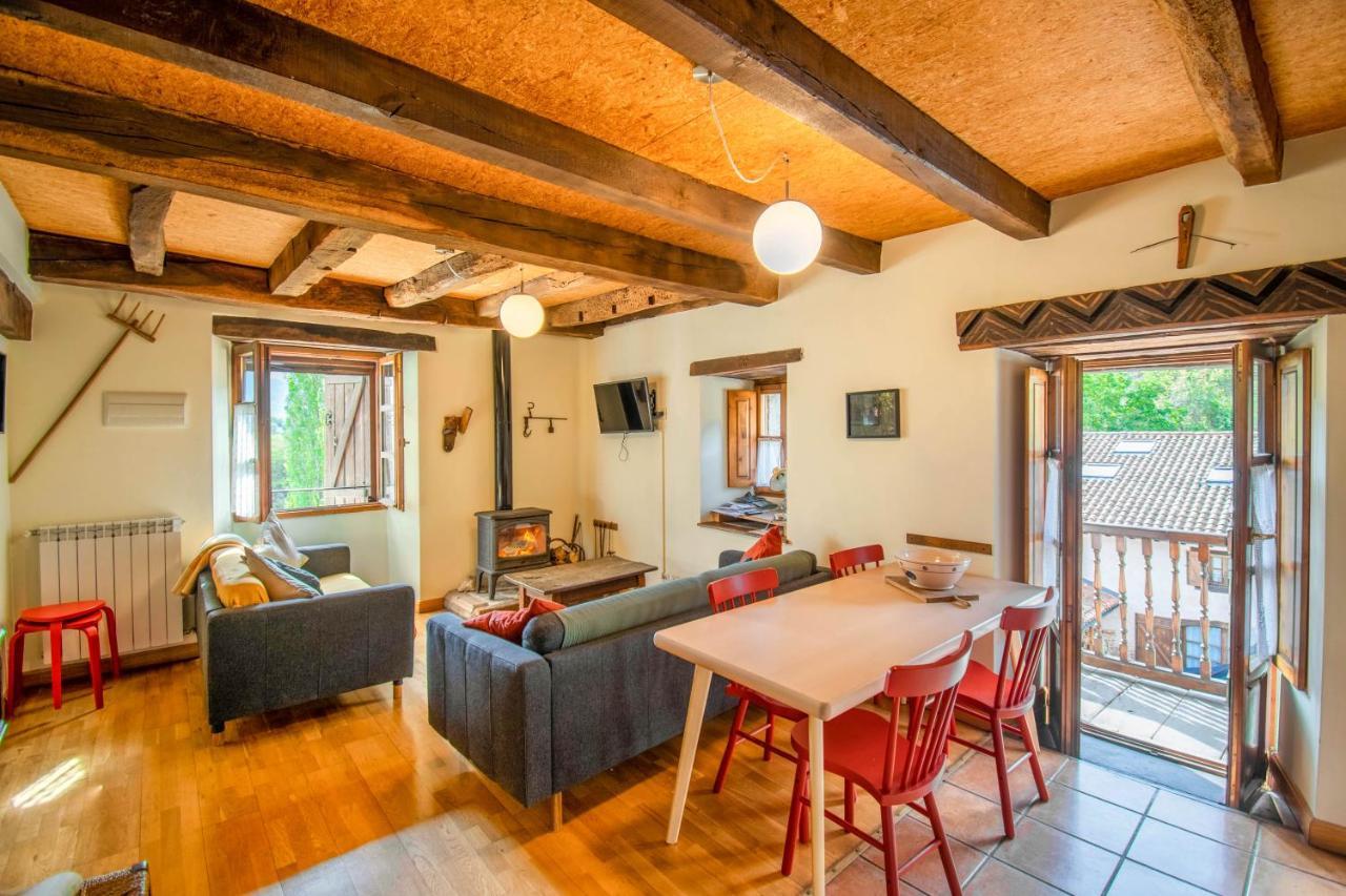 Casa Monaut, Acogedores Apartamentos A Los Pies De La Selva De Irati Saragueta エクステリア 写真